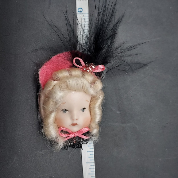 Lady Head Brooch with Faux Fur Thriller Face Artisan Handcrafted - Picture 7 of 10